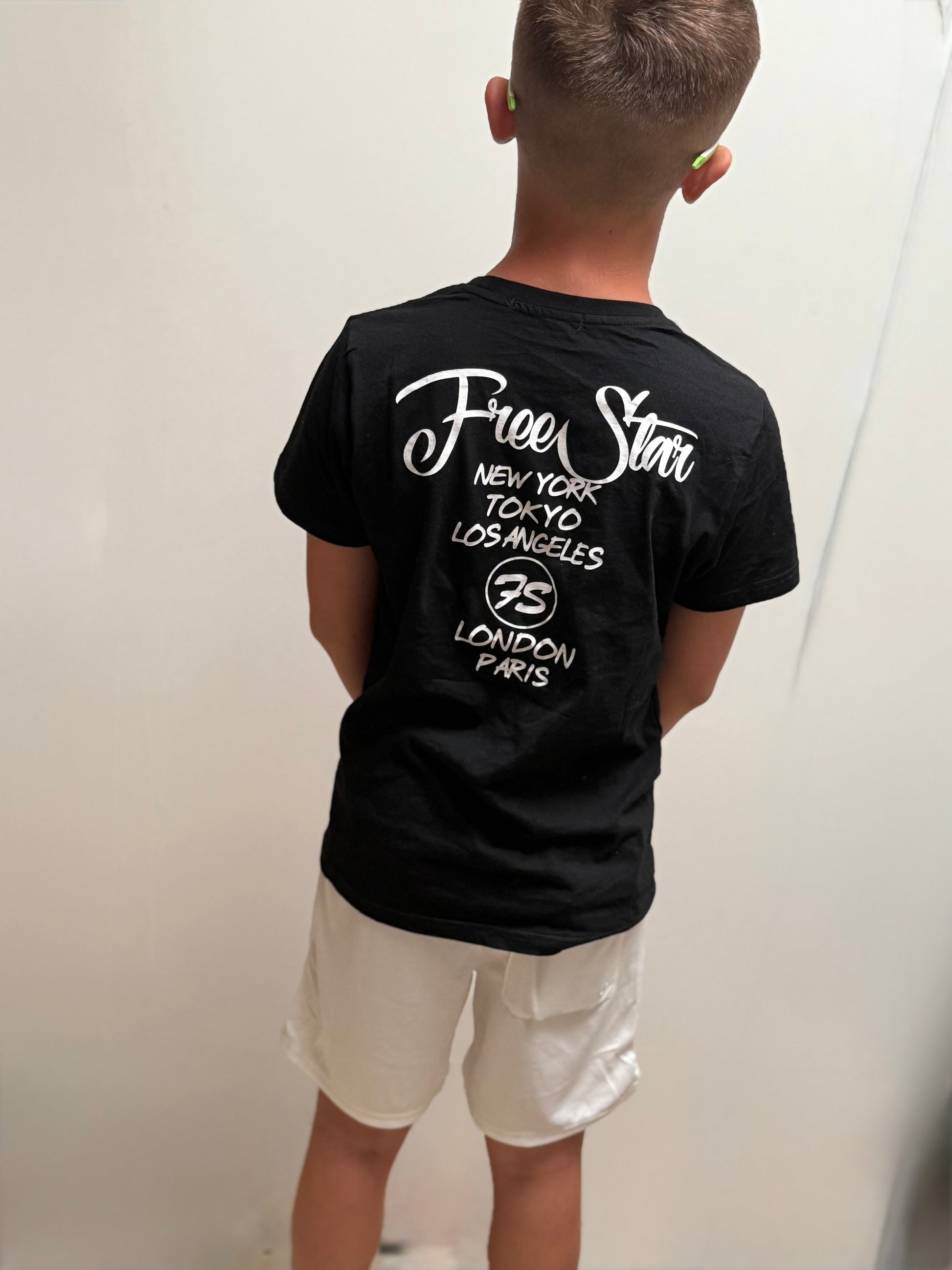 ✨ T-shirt garçon “Free Star” blanc – Style urbain international