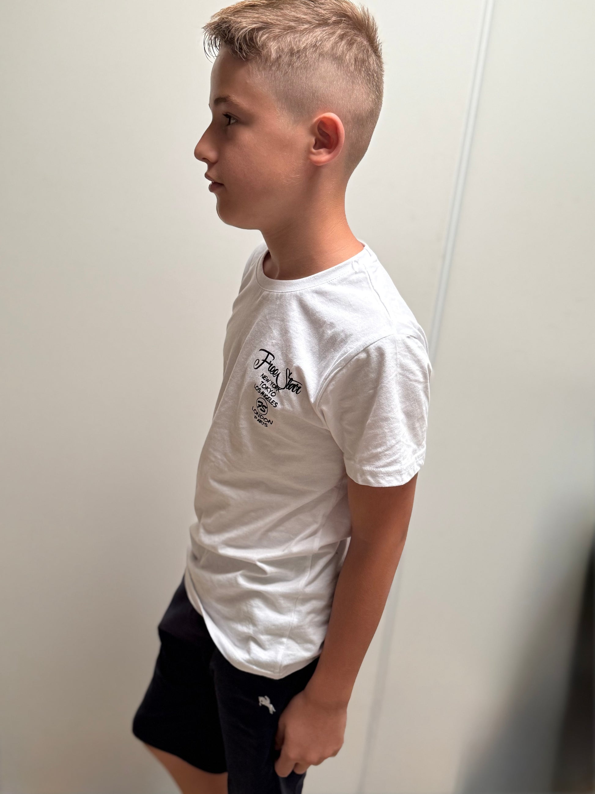 ✨ T-shirt garçon “Free Star” blanc – Style urbain international